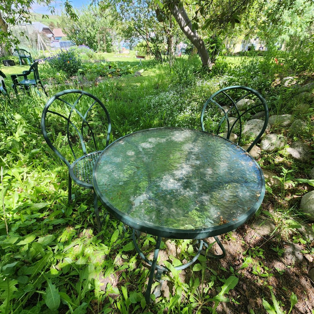 Cafe Regis - Garden seating - Cafes Near Me - Red Lodge, Montana