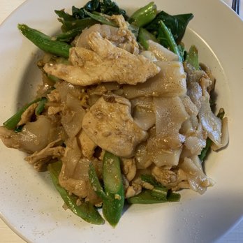 Thai Curry Simple - Pad See Ew chicken - Thai Near Me - Seattle, Washington Thai Curry Simple - Pad See Ew chicken - Thai Near Me - Seattle, Washington