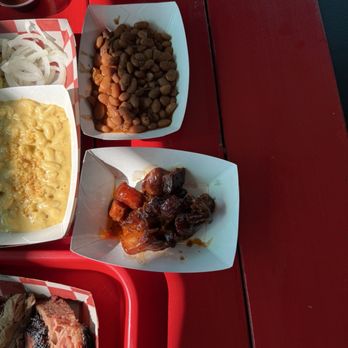 Jays BBQ Shack - Max and cheese, pinto beans, pig candy - Southern Near Me - Abilene, Texas