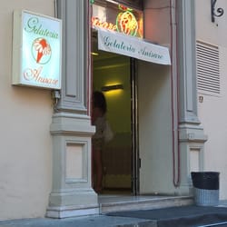 Gelateria Anisare - L'esterno della gelateria