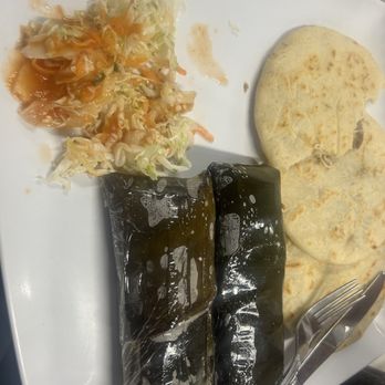 Pupusas Doña Mary #3 - 3 Pupusas Revueltas y 2 Tamales de Pollo - Seafood Near Me - Glendale, Arizona Pupusas Doña Mary #3 - 3 Pupusas Revueltas y 2 Tamales de Pollo - Seafood Near Me - Glendale, Arizona