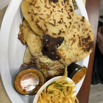 La Fe Restaurant And Pupuseria - pupusas - Salvadoran Near Me - Chantilly, Virginia La Fe Restaurant And Pupuseria - pupusas - Salvadoran Near Me - Chantilly, Virginia