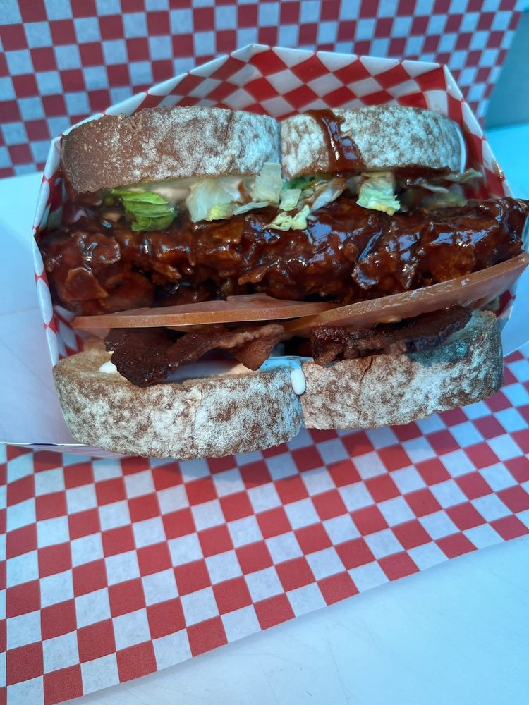 CHICKEN CHARIOT Updated April 2024 Lewistown, Montana Food Trucks