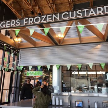 Shake Shack Glendale - Burgers Near Me - Glendale, California