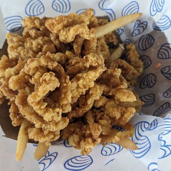 Bob's Clam Hut - Fried clam basket - Seafood Near Me - Kittery, Maine