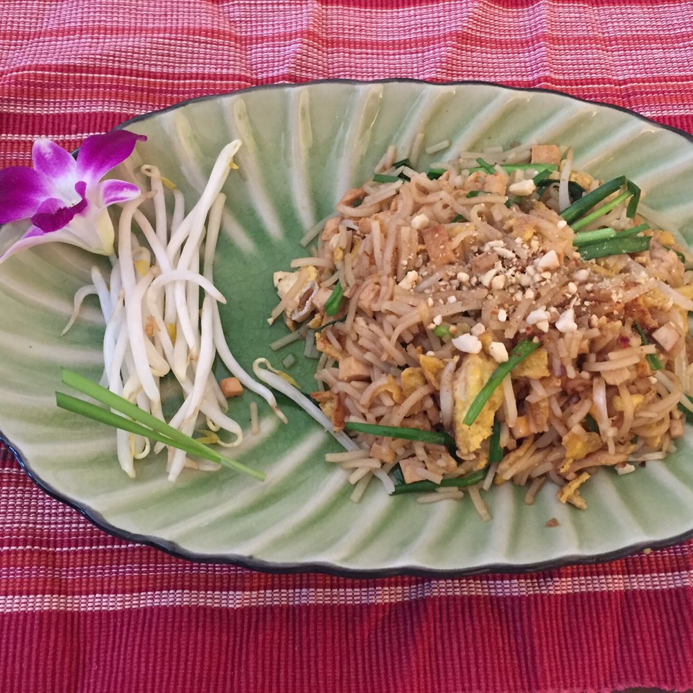 Mama Thai Cooking Club - Pad Thai with chicken - Cooking Classes Near Me Mama Thai Cooking Club - Pad Thai with chicken - Cooking Classes Near Me