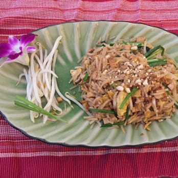 Mama Thai Cooking Club - Pad Thai with chicken - Cooking Classes Near Me Mama Thai Cooking Club - Pad Thai with chicken - Cooking Classes Near Me