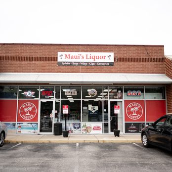 Maui's Liquor - two cars parked in front of the store - Beer, Wine & Spirits Near Me - Cottleville, Missouri