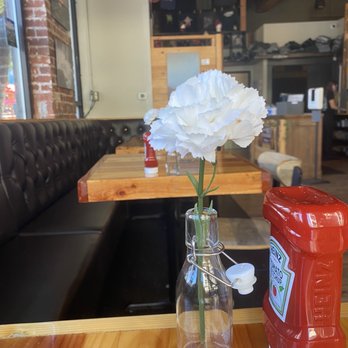 Backwoods Brewing - Booth seating and cute table decor - Breweries Near Me - Portland, Oregon Backwoods Brewing - Booth seating and cute table decor - Breweries Near Me - Portland, Oregon