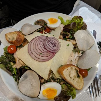 Le Monceau - Victoria salad - Restaurants Near Me - Paris, 75