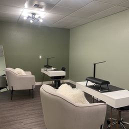 mani pedi room