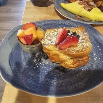 Goose120 - Regular french toast with fruit - Italian Near Me - Omaha, Nebraska