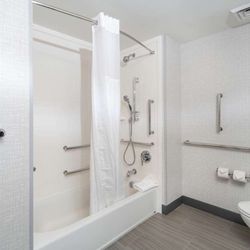 Guest room bath