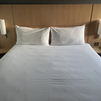 Hotel Ibis Heathrow - Bed. Clean. Standard. - Hotels Near Me - Hayes, DOR