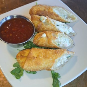 Tom's Oyster Bar - Crab Rangoon egg rolls - Pubs Near Me - Royal Oak, Michigan