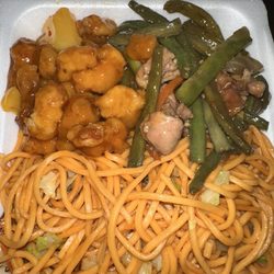 China Hut Express - Combo B. Orange chicken / chicken green beans & chow mein.