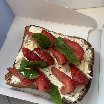 Bluestone Lane SOMA Coffee Shop - Strawberry ricotta & mint toast - Coffee & Tea Near Me - San Francisco, California Bluestone Lane SOMA Coffee Shop - Strawberry ricotta & mint toast - Coffee & Tea Near Me - San Francisco, California
