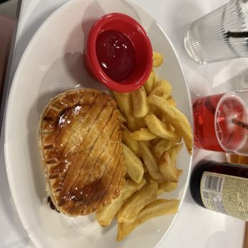 Jack the Chipper - Steak pie - Fish & Chips Near Me - London, XGL Jack the Chipper - Steak pie - Fish & Chips Near Me - London, XGL