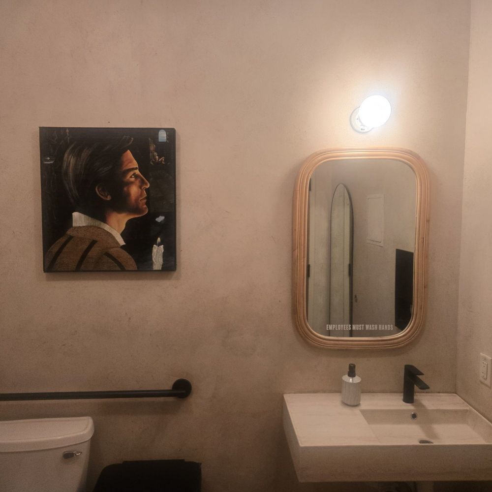 Graffiti Raw - Bathroom - Seafood Near Me - Houston, Texas