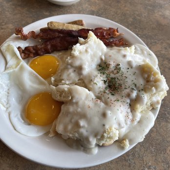 Mukilteo's Speedway Cafe - Biscuits & Gravy - American Near Me - Mukilteo, Washington