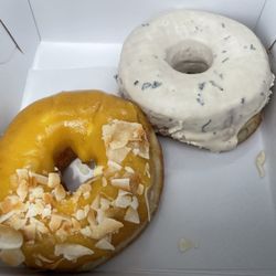 SuzyQ Doughnuts Bells Corners - Mango coconut and london fog