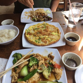 Simply Pho - The rice cake was delicious!!!!! (The thing in the middle) - Vietnamese Near Me - Houston, Texas Simply Pho - The rice cake was delicious!!!!! (The thing in the middle) - Vietnamese Near Me - Houston, Texas