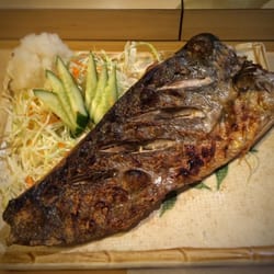 Minami Villas - Teishoku Yakizana vem acompanhado de gohan, missoshiro de vongolas e conservas
