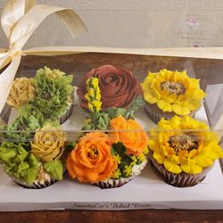 SweetieCee's Baked Treats - Luxury 6 pack cupcakes