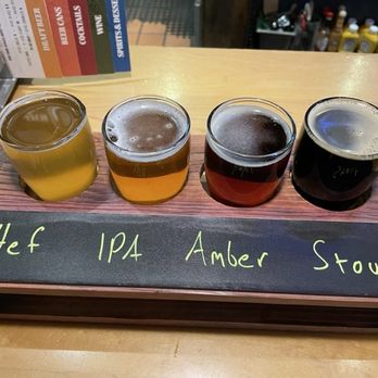 Squatters Pubs - Beer flight Squatters IPA the best - Brewpubs Near Me - Salt Lake City, Utah