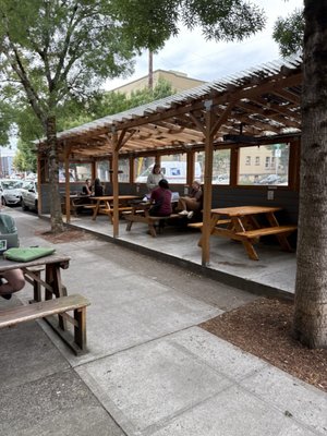 Albina Press by null