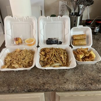 Everspring Chinese Buffet - Fried Rice, Lo Mien, wontons, and egg rolls! - Chinese Near Me - Artesia, New Mexico