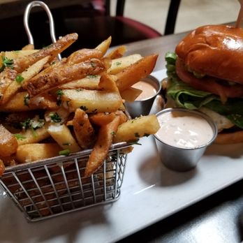 Barrelhouse 101 - Garlic truffle fries - American Near Me - Ventura, California Barrelhouse 101 - Garlic truffle fries - American Near Me - Ventura, California