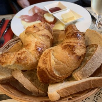 Bellinis - Bread and croissants.? - Cafes Near Me - Dusseldorf, NW
