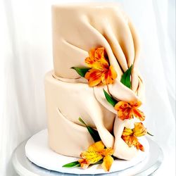 Gold Ending Cakery - Drape Cake Wedding Party
