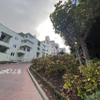 Lombard Street - Landmarks & Historical Buildings Near Me - San Francisco, California