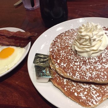 Another Broken Egg Cafe - Irish coffee chocolate chip pancakes!! I wish there was a stronger Irish coffee flavor, but they were delicious - Breakfast & Brunch Near Me - Burbank, California