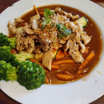 Real Thai Cuisine - Chicken Garlic and Pepper - Thai Near Me - Arlington, Texas Real Thai Cuisine - Chicken Garlic and Pepper - Thai Near Me - Arlington, Texas
