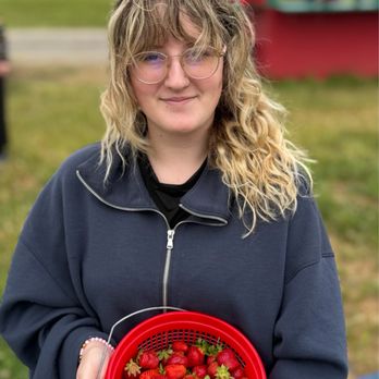 Kelley's Berry Farm - Even a teen likes the place - Pick Your Own Farms Near Me - Castalian Springs, Tennessee Kelley's Berry Farm - Even a teen likes the place - Pick Your Own Farms Near Me - Castalian Springs, Tennessee