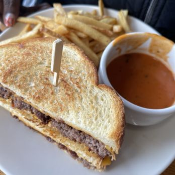Applebee's Grill + Bar - Grilled Cheese Cheeseburger (NO sweet and savory jam with light cheese) w/ tomato basil soup - American Near Me - Manalapan, New Jersey Applebee's Grill + Bar - Grilled Cheese Cheeseburger (NO sweet and savory jam with light cheese) w/ tomato basil soup - American Near Me - Manalapan, New Jersey