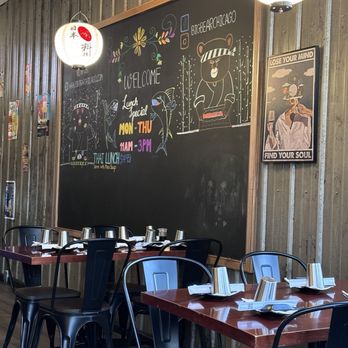 Big Bear Sushi & Thai - Thai Near Me - Chicago, Illinois