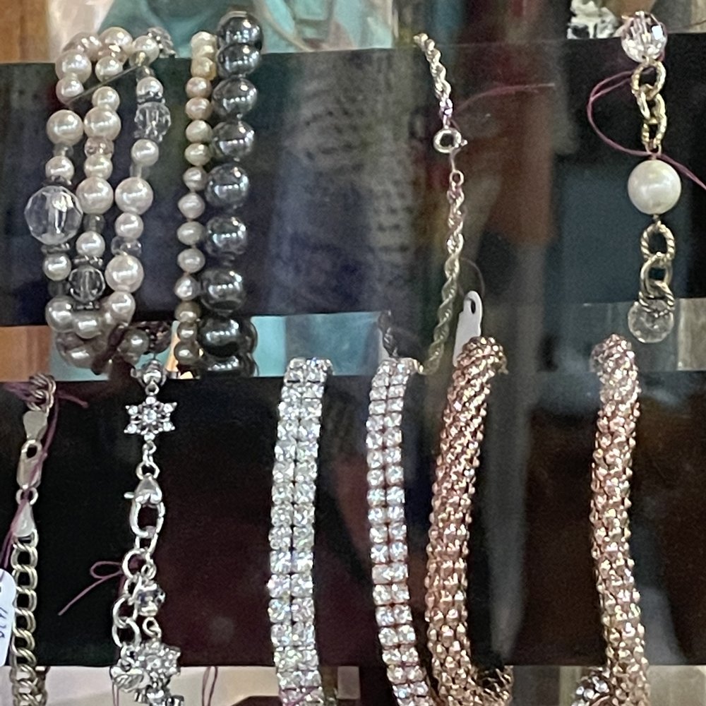 Country Woman - Bling and things - Used, Vintage & Consignment Near Me - Jackson, Wyoming Country Woman - Bling and things - Used, Vintage & Consignment Near Me - Jackson, Wyoming