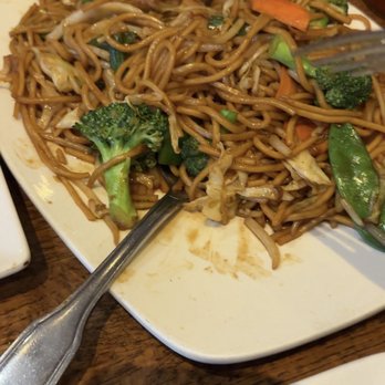 Chi's Chinese Cuisine - Chow Mein (Soft Noodles) - Vegetables - Chinese Near Me - Northridge, California Chi's Chinese Cuisine - Chow Mein (Soft Noodles) - Vegetables - Chinese Near Me - Northridge, California