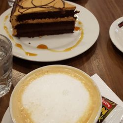 Bonafide - 2 cafes con leche + torta $215. Julio 2018