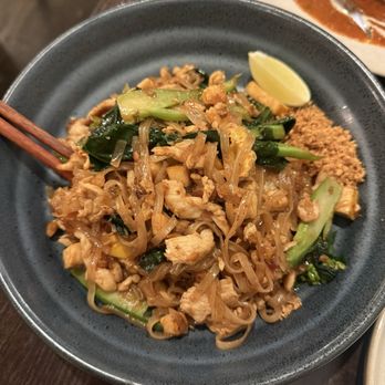 COO Thai Cuisine - Chicken Pad Thai - Thai Near Me - Chicago, Illinois COO Thai Cuisine - Chicken Pad Thai - Thai Near Me - Chicago, Illinois