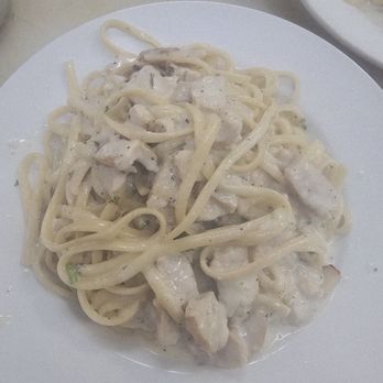 Spaghetteria - Fettuccine Alfredo with chicken - Pizza Near Me - Palm Springs, California Spaghetteria - Fettuccine Alfredo with chicken - Pizza Near Me - Palm Springs, California