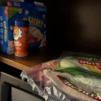 Fairfield by Marriott Inn & Suites Savannah Midtown - More welcome snacks? No, still just other peoples trash. - Hotels Near Me - Savannah, Georgia