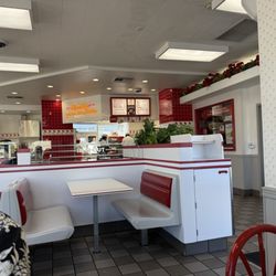 In-N-Out Burger - Inside the restaurant