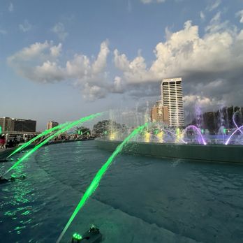 Friendship Fountain - Fountain at dusk - Landmarks & Historical Buildings Near Me - Jacksonville, Florida
