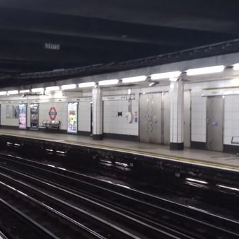 Monument Underground Station - Platform - Train Stations Near Me - London, XGL