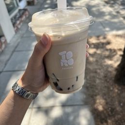Popcorn milk tea with brown sugar tapiochi Popcorn milk tea with brown sugar tapiochi